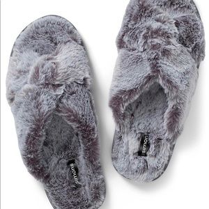 Simons Faux Fur Plush Criss Cross Slippers/Slides Size M